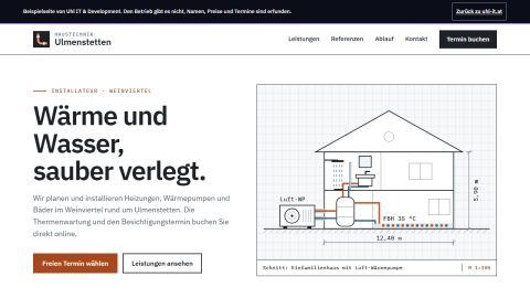 Erster Bildschirm der Beispielseite „Haustechnik Ulmenstetten“: Hinweisbanner, Überschrift „Wärme und Wasser, sauber verlegt.“ und Schnittzeichnung eines Hauses mit Luft-Wärmepumpe