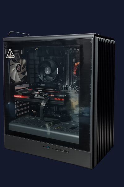 Fertig gebauter PC mit Glasseitenteil